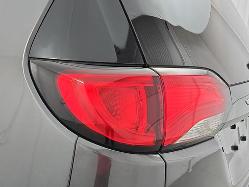 Used 2018 Chrysler Pacifica Touring-L image 35