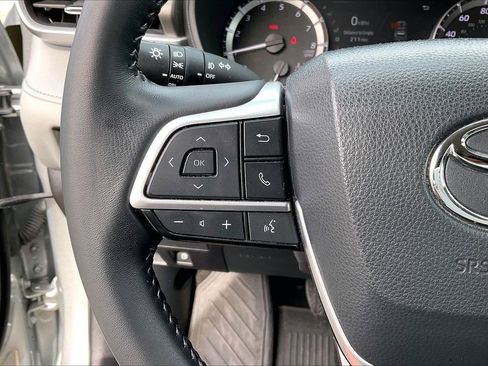 Used 2023 Toyota Highlander LE image 31