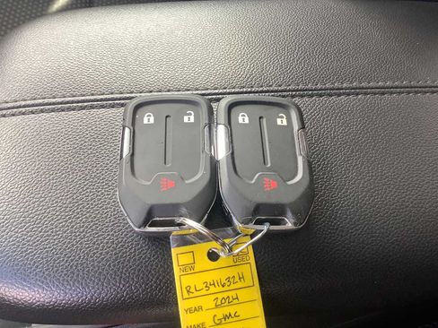 Used 2024 GMC Terrain SLE AWD/4WD image 20
