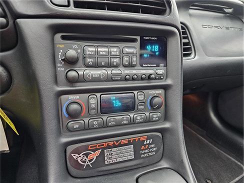 Used 2004 Chevrolet Corvette Coupe w/ Preferred Equipment Group image 17