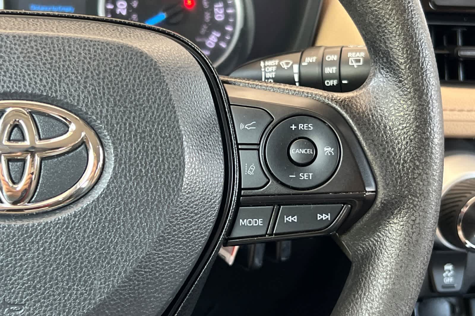 Certified 2022 Toyota RAV4 XLE AWD/4WD image 27