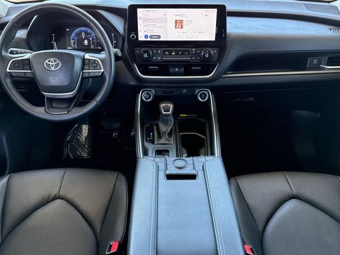Used 2025 Toyota Grand Highlander AWD image 21