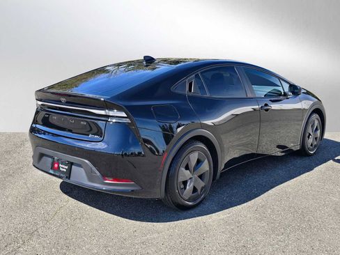 Used 2026 Toyota Prius Plug-In Hybrid image 3