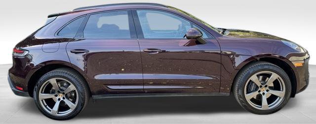 Used 2025 Porsche Macan AWD/4WD image 9