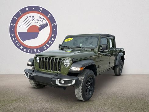 Used 2023 Jeep Gladiator Sport AWD/4WD image 2