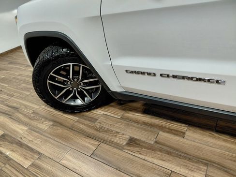 Certified 2021 Jeep Grand Cherokee Limited w/ Premium Lighting Group image 29