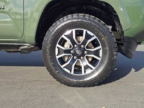 Certified 2022 Toyota Tacoma TRD Sport image 9