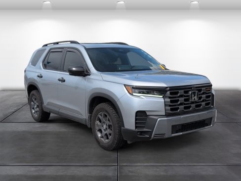 Used 2026 Honda Pilot TrailSport image 2