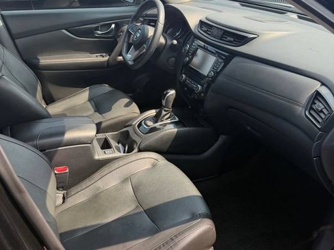 Used 2017 Nissan Rogue SL w/ SL Premium Package FWD image 9