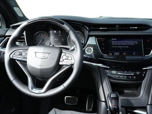 Used 2022 Cadillac XT6 Sport w/ Technology Package image 35