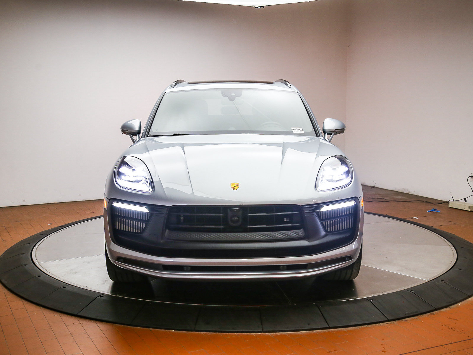 Certified 2023 Porsche Macan GTS AWD/4WD image 3