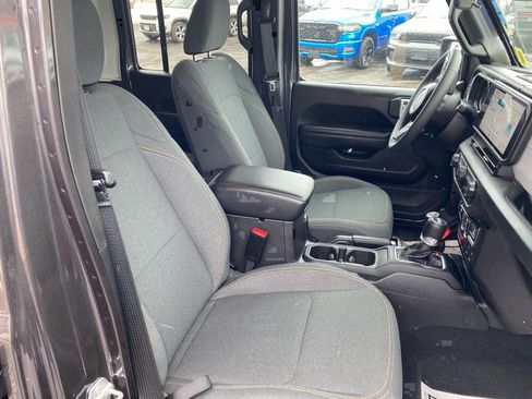 Used 2025 Jeep Wrangler Willys image 26