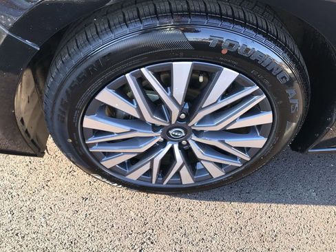 Used 2024 Nissan Altima 2.5 SV FWD image 10