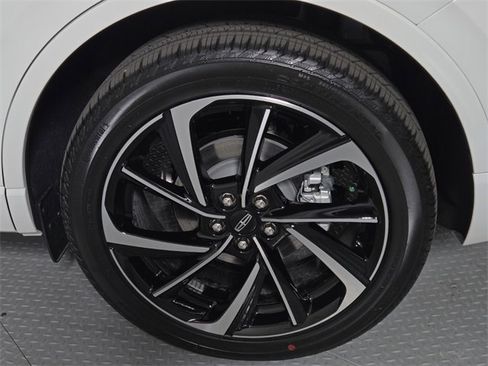 New 2025 Lincoln Corsair Grand Touring w/ Rear Removable Package Tray image 5