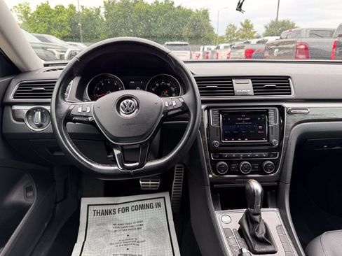Used 2018 Volkswagen Passat 2.0T SEL Premium FWD image 20