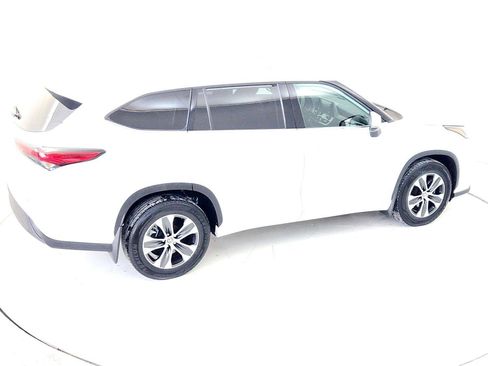 Certified 2022 Toyota Highlander XLE image 18