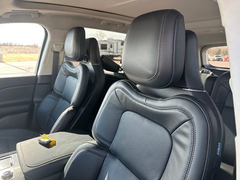 Used 2025 Lincoln Aviator Reserve w/ Equipment Group 201A image 3