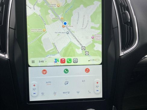 Used 2024 Ford Edge Titanium image 17