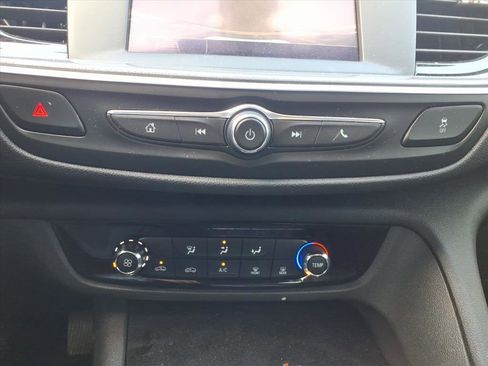 Used 2018 Buick Regal Preferred image 22