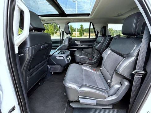 Used 2025 Ford Expedition Max Platinum AWD/4WD image 19