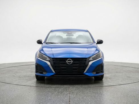 Used 2025 Nissan Altima 2.5 SV image 2