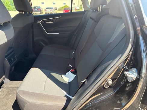 Used 2025 Toyota RAV4 XLE AWD/4WD image 21