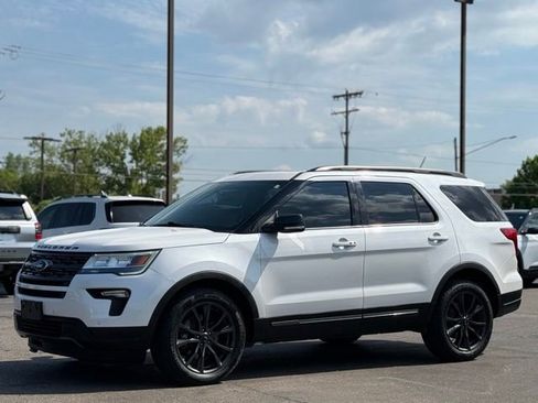 Used 2018 Ford Explorer XLT w/ XLT Appearance Package AWD/4WD image 34