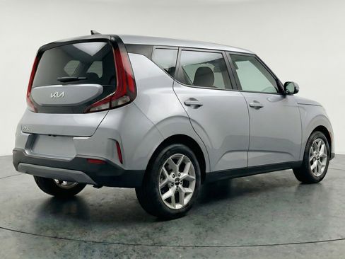 Used 2025 Kia Soul LX w/ LX Technology Package FWD image 9