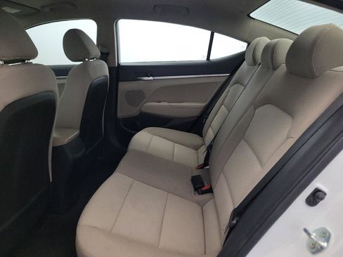 Used 2019 Hyundai Elantra SE FWD image 18