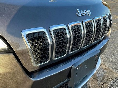 Used 2019 Jeep Cherokee Limited image 30