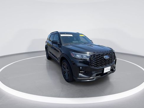 Used 2025 Ford Explorer ST-Line w/ ST-Line Street Pack AWD/4WD image 2