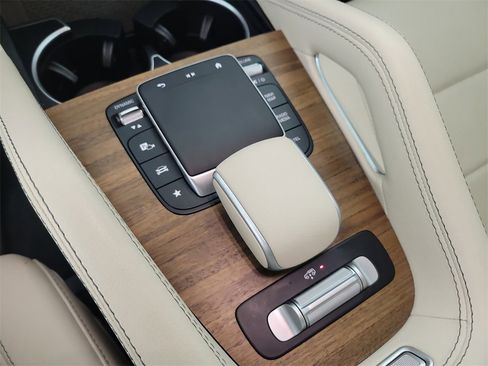 Used 2024 Mercedes-Benz GLS 450 4MATIC image 29