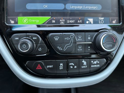 Used 2021 Chevrolet Bolt Premier w/ Infotainment Package FWD image 28