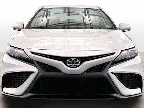 Used 2023 Toyota Camry SE image 3