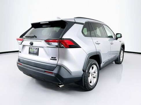 Used 2020 Toyota RAV4 XLE w/ Carpet Mat Package image 9