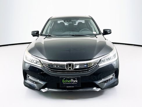 Used 2016 Honda Accord Touring image 2