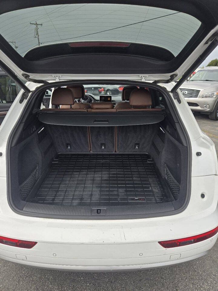 Used 2018 Audi Q5 2.0T Premium Plus w/ Premium Plus Package AWD/4WD image 16