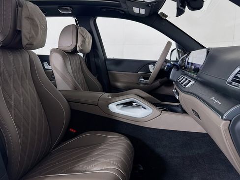 New 2026 Mercedes-Benz Maybach GLS 600 4MATIC image 6