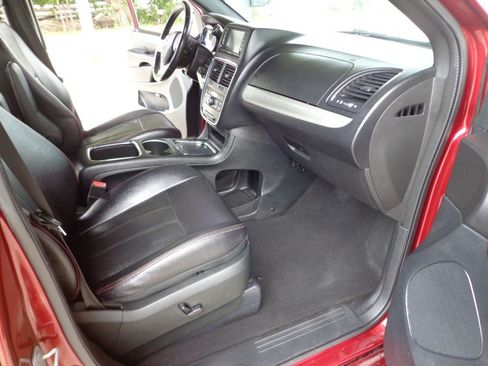 Used 2019 Dodge Grand Caravan GT FWD image 18
