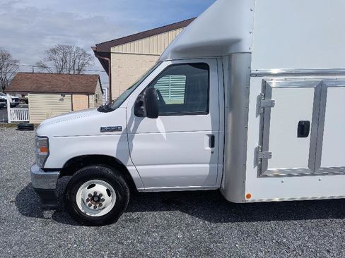 Used 2024 Ford E-350 and Econoline 350 Super Duty w/ Power Windows & Locks Group RWD image 3
