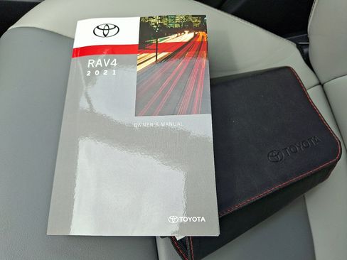 Used 2021 Toyota RAV4 Limited image 26