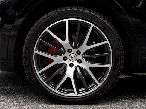 Certified 2022 Maserati Levante GT AWD/4WD image 37