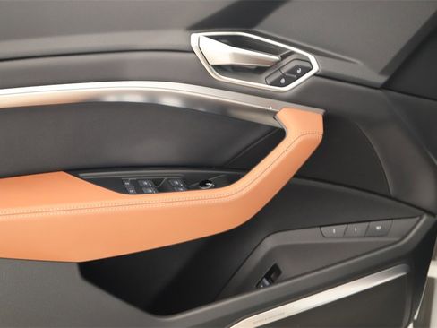 Used 2024 Audi Q8 e-tron Premium Plus w/ Premium Plus Package image 23