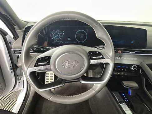 Certified 2025 Hyundai Elantra SEL FWD image 14