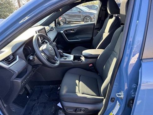 Used 2023 Toyota RAV4 SE w/ Convenience Package image 14