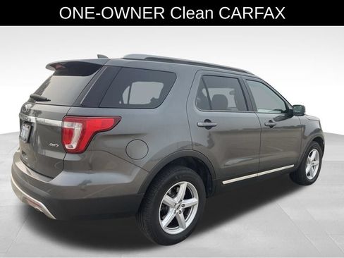 Used 2017 Ford Explorer XLT w/ Equipment Group 202A AWD/4WD image 7