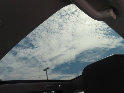 Used 2023 Land Rover Discovery Sport S image 25