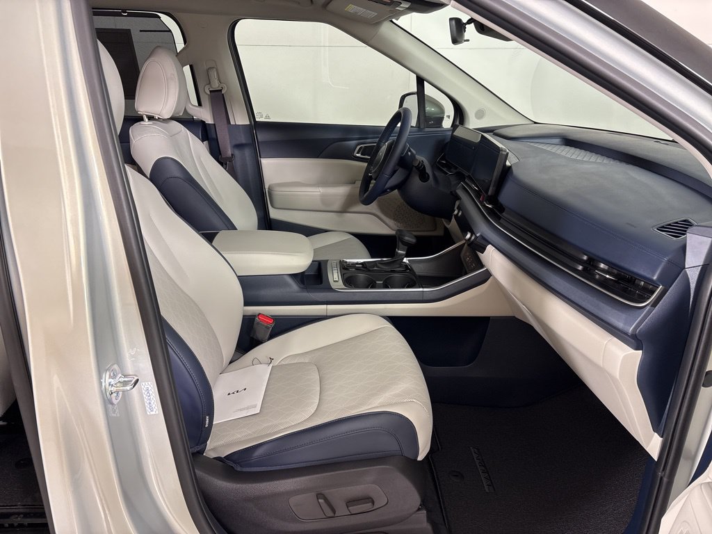 New 2026 Kia Carnival EX FWD image 18