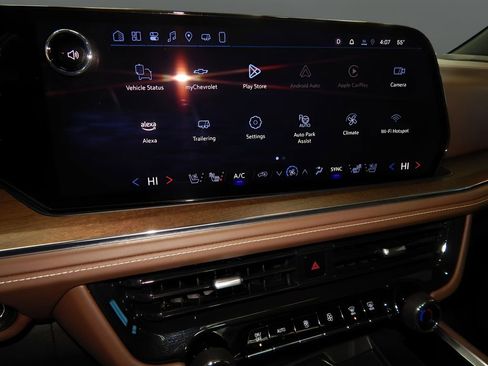 Used 2025 Chevrolet Suburban High Country AWD/4WD image 31