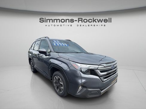 Used 2025 Subaru Forester Premium AWD/4WD image 5